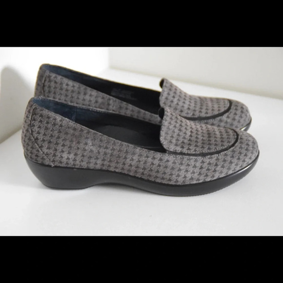 Dansko Debra ‘houndstooth slip on shoes - Picture 7 of 8